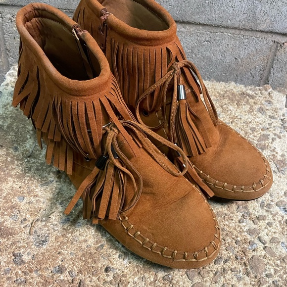 ❌SOLD❌🥾Vegan suede booties🥾 - Picture 2 of 8